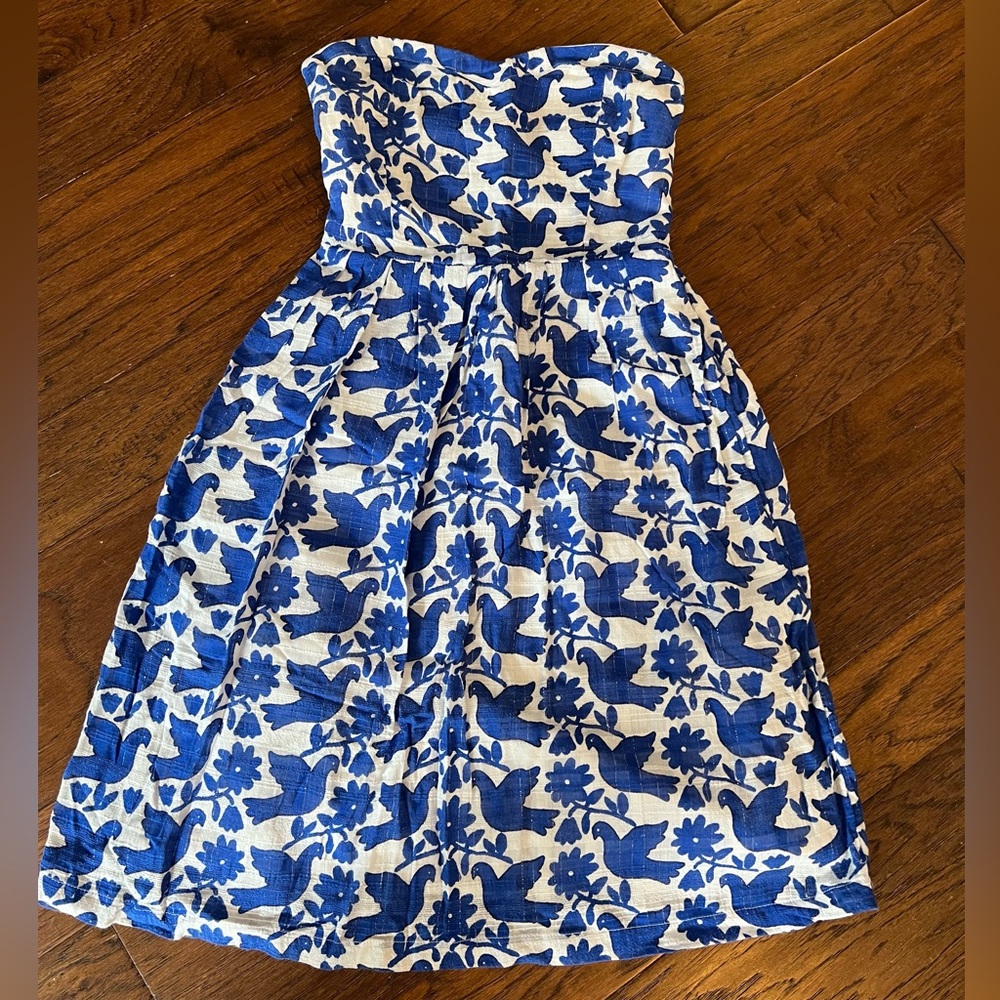 Old Navy Dove patterned Dress, size 0. Sweetheart neck, fully lined.